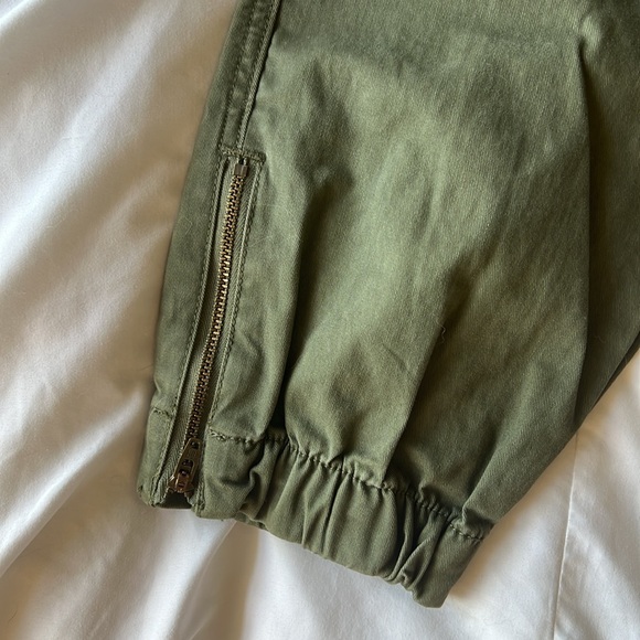 Banana Petite Cargo Joggers - Picture 2 of 4